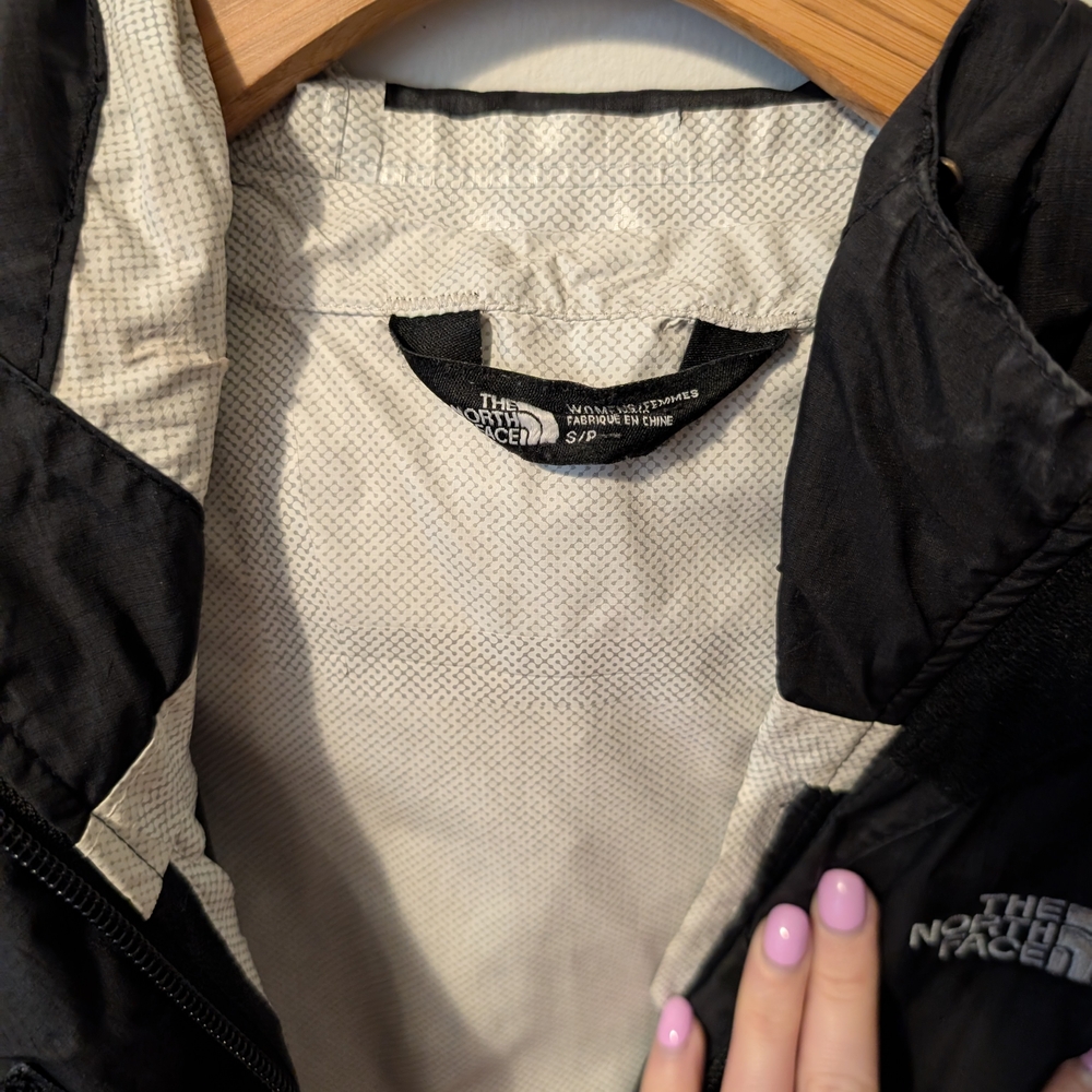 The North Face Women's Black Windbreaker, Size Small - Picture 6 of 11